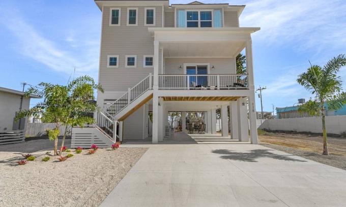Punta Rassa House | House ∙ 4 bedrooms ∙ 11 guests