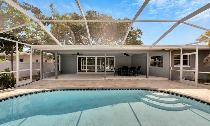 Seminole House | House ∙ 4 bedrooms ∙ 14 guests