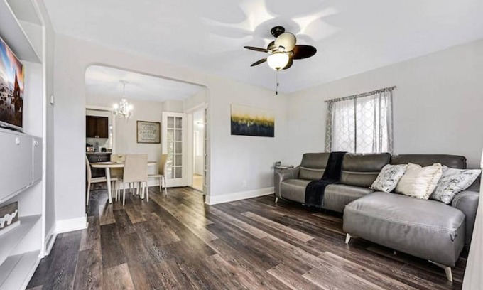 Highland Garden House | House close to restaurants, bars, beach