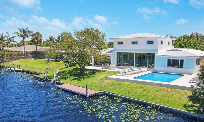 Lake Clarke Shores House | House for 9 people renovated nine benefits and comfort upscale