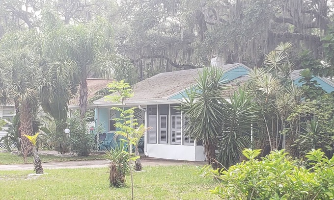 Gulfport House | House, walking distance to shops and beach