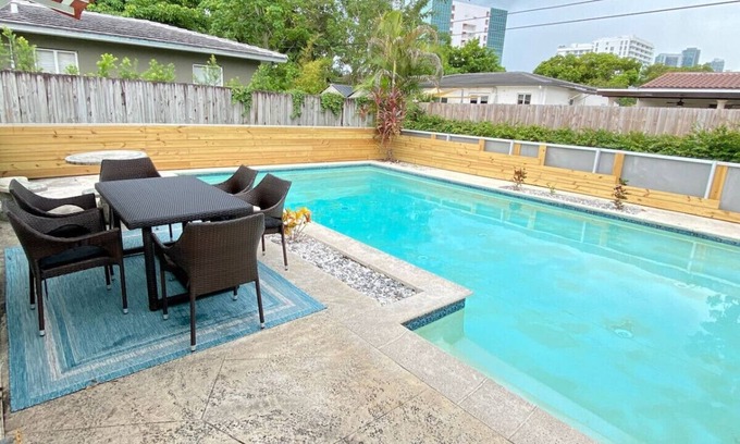 Buena Vista House | HOUSE WITH POOL- 15 MINS TO SOUTH BEACH