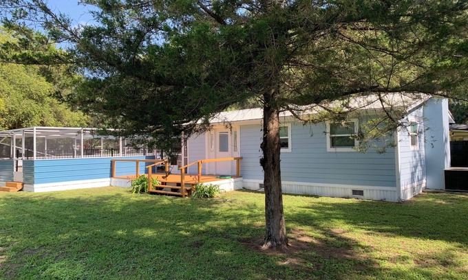 Fort McCoy House | HUNTING & FISHING COTTAGE WITH SCREENED POOL IN THE OCALA NATIONAL FOREST!