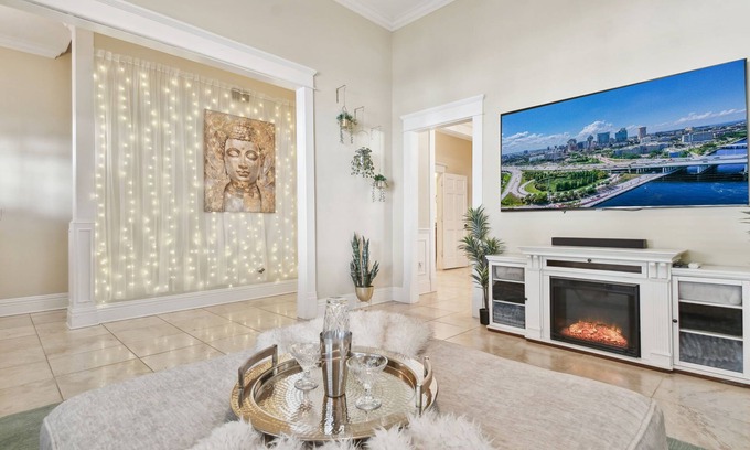 Hyde Park House | Hyde Park Location - Pet-Friendly - Gym - Sauna