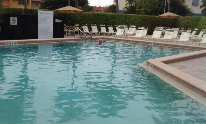 Old Naples Condo | Ideal Old Naples location. Walking distance to everything you'd need or want !