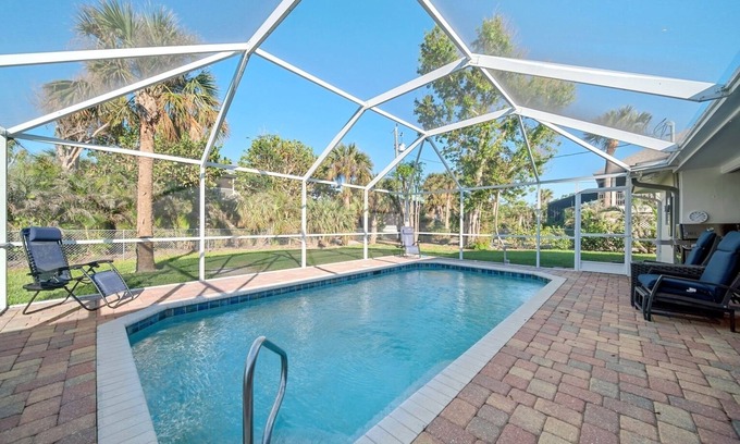 Sanibel House | Island Dreams: Remodeled West Gulf Drive Pool Home