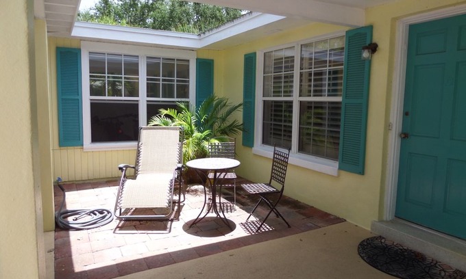 Central Beach House | Island Living, Within Walking Distance To Beach Restaurants Shops Parks Marina