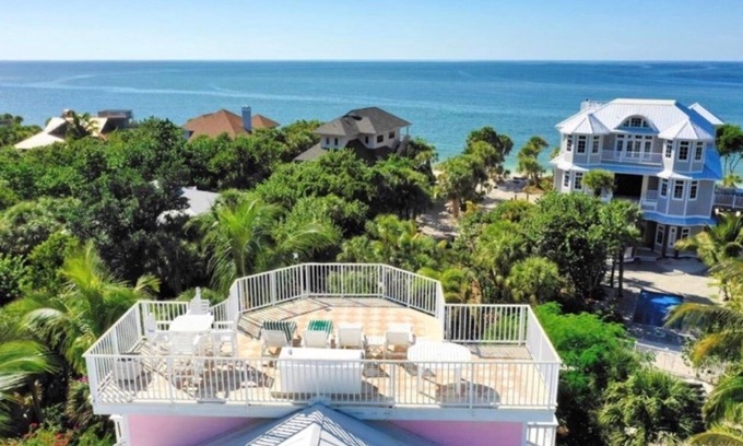 Jose's Hideaway House | Island Queen, Luxury in Paradise, 200ft to Beach