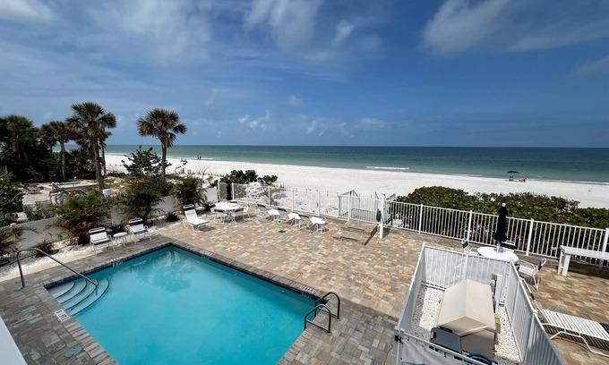 Indian Rocks Beach Condo | Island Sands- Beachfront on Indian Rocks Beach - Family Fav w/Pool!