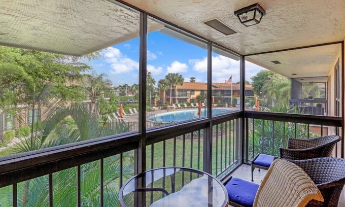 Marco Island Condo | Island-style condo w/ two heated pools & brief walk to beach