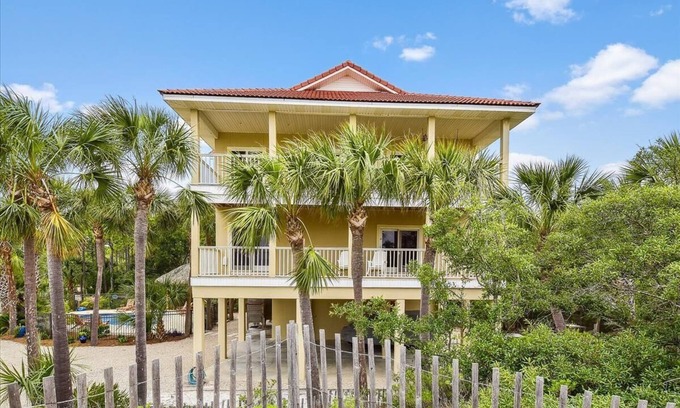 East End House | IT IS MOST DEFINITELY 5 O'CLOCK at this amazing house and time to sit back and enjoy the gulf view