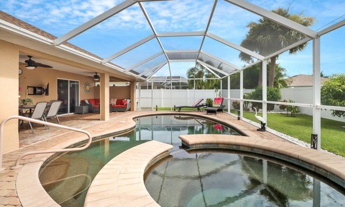 Trafalgar House | Jenny 1060 SW Cape Coral 3b 2ba home electric heated pool and spa HSW Internet fenced yard