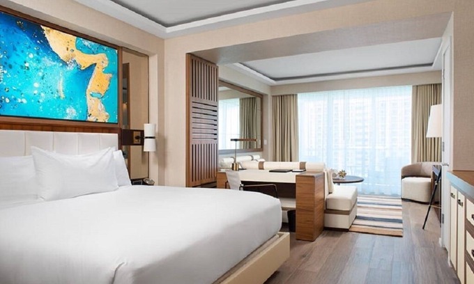 Central Beach Apartment | Junior Suite with Kitchen Partial Ocean View