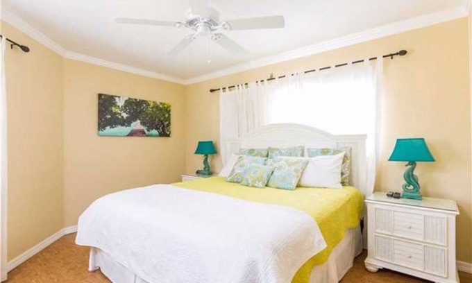 Mid Island Apartment | JUST STEPS TO THE BEACH - CASA BELLA "A" - 3 bed/3 bath - Sleeps 6