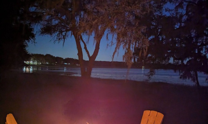 Dunnellon Cottage | Lake Retreat, 2-bedroom, Dogs Welcome, 8 miles to Rainbow River, Sleeps 4