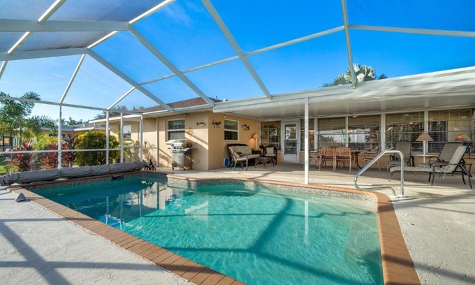 Venice Gardens House | Lakeside House, 4 Bedrooms, Private Heated Pool, HDTV, Sleeps 8, WiFi
