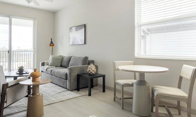 Eastwood Village Apartment | Landing | Spectacular 1BD, Tennis Court, Gym