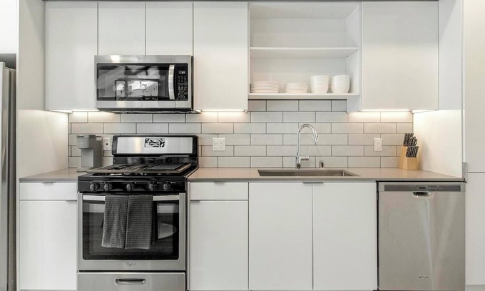 Candler Apartment | Landing | Stunning 1BD, Clubhouse, Pool