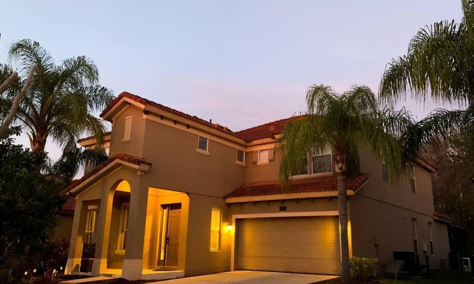 Bellavida House | Large 6 Bedroom Home Near Disney World - Private Pool, Hot Tub and Grill