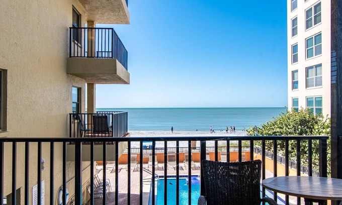 Madeira Beach Condo | LAST MINUTE DISCOUNT Oct 4-14. BEACH LOUNGES AND UMBRELLA SERVICE INCLUDED!