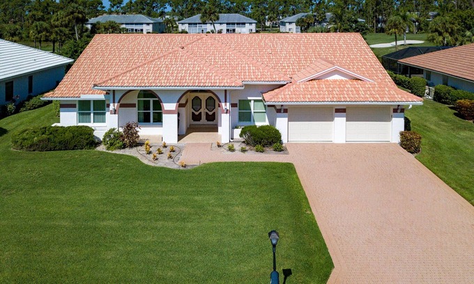 Lely Golf Estates House | Lely Country Club 3/2 WITH HEATED POOL HOME- pets welcome APRIL 2025 LEFT