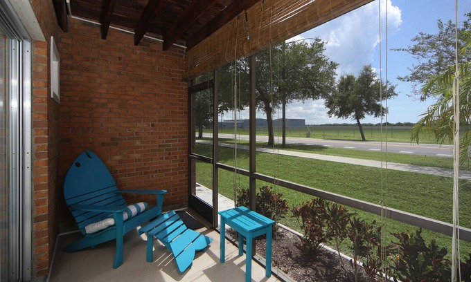 Venice Condo | LOCATION! LOCATION! Walk to the beach, pier, golf, restaurants on Venice Island