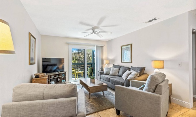 New Smyrna Beach Condo | Lovely 2 bedroom 2 bath condo located in Sea Woods. SC217