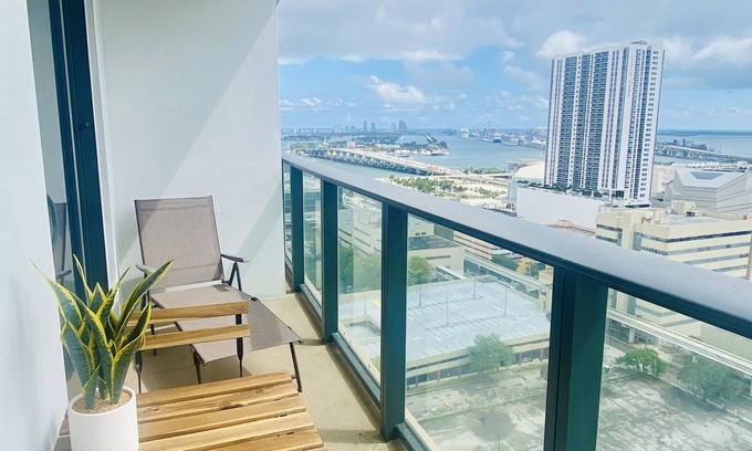 Town Square Apartment | Lovely 2 bedroom condo in central Miami!