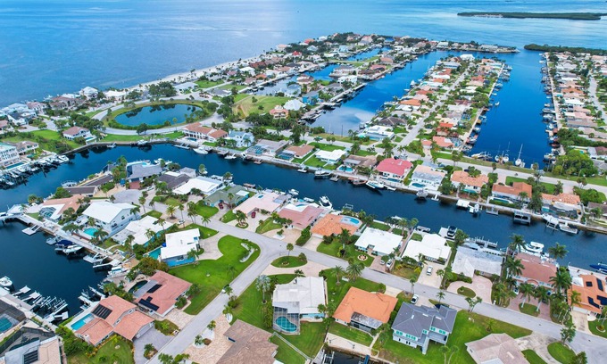 Gulf Harbors House | Lovely 3 bedroom pool home sleeps up to 8!
