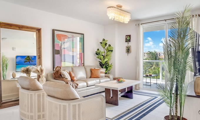 Downtown Hollywood Apartment | Lux 3BR City-View Retreat in Hollywood, 5th Floor