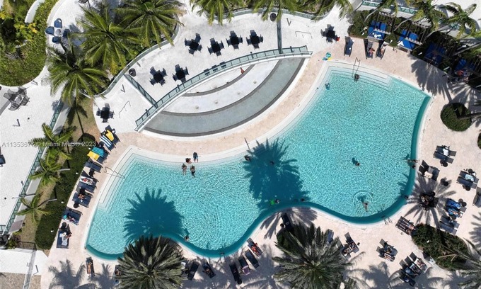 West Avenue Condo | LUXURIOUS SOUTH BEACH 2 BED/1.5 BATH WITH MANY AMENITIES