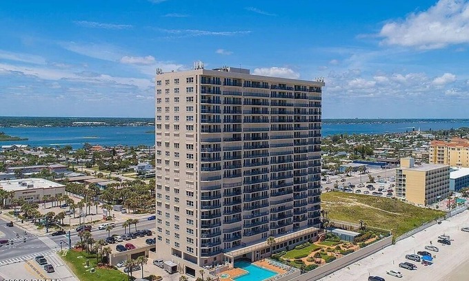 Port Orange Condo | Luxury beach & oceanfront 4 BD/3 BA on The World's Most Famous Beach