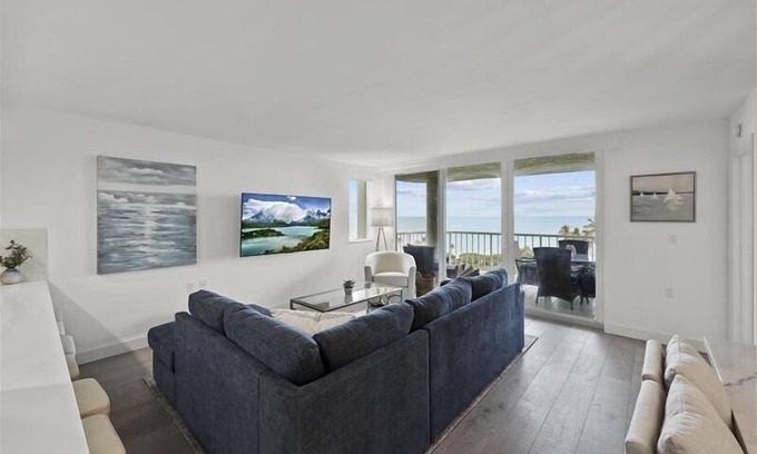 Park Shore Condo | Luxury Beachfront Condo on the 6th floor! - WS0602