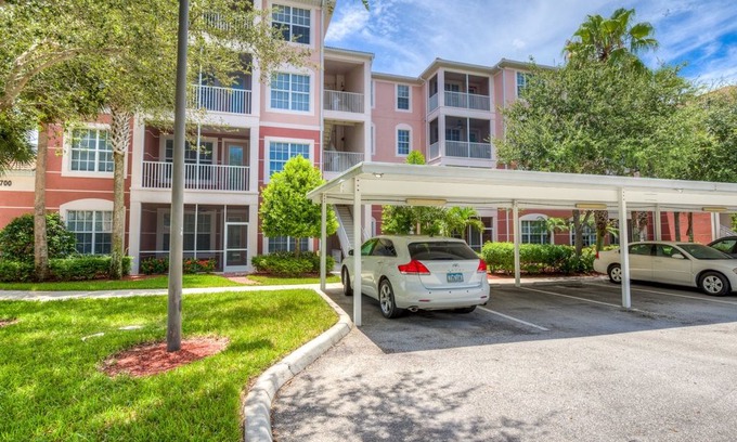 Majestic Palms House | Luxury Condominium in South Fort Myers Close to Beaches and Shopping!
