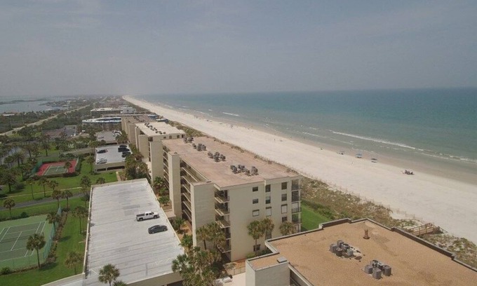 Crescent Beach Condo | Luxury Ground Floor Condo - Oceanfront with Pool Access