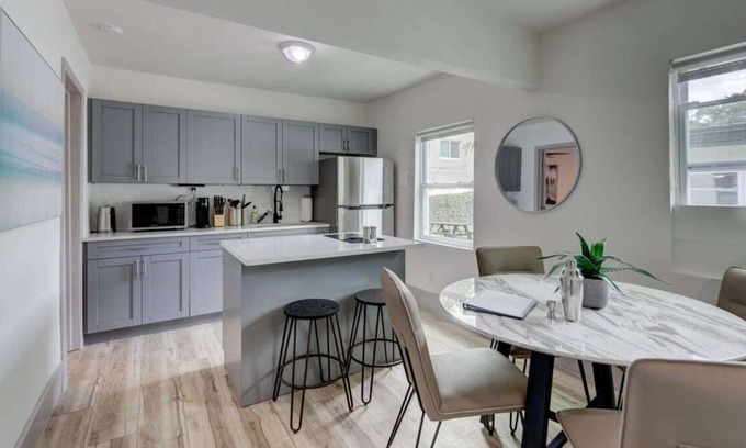 Victoria Park Apartment | Luxury in Victoria Park w/ Firepit & Parking
