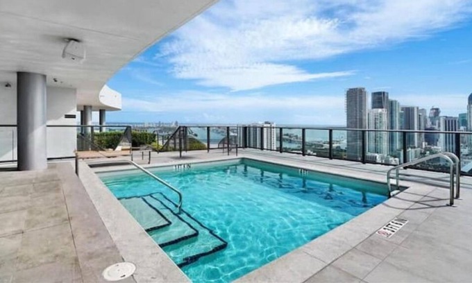 Town Square Apartment | Luxury Miami Retreat: Modern State of the Art Amenities & Stunning Views