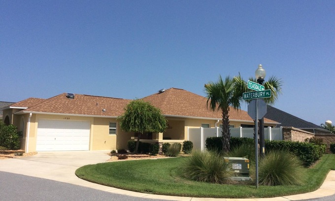 Gilchrist House | Luxury & Relaxation at This AMAZING Pool home with Golf Cart & BBQ Grill!