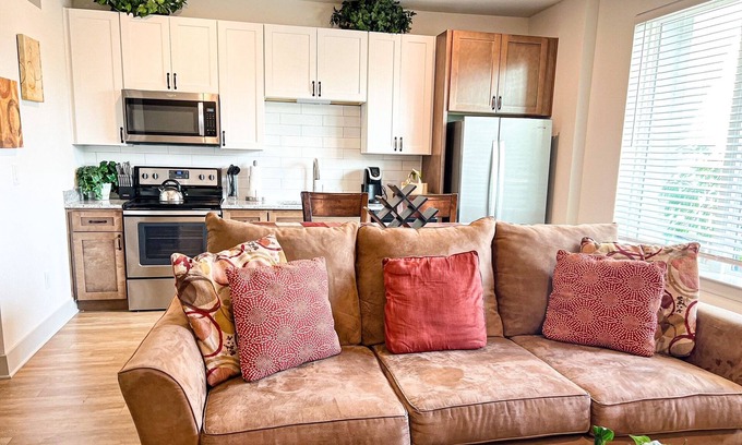 Five Points Apartment | Luxury Riverside Condo Close To Cummer Museum!!
