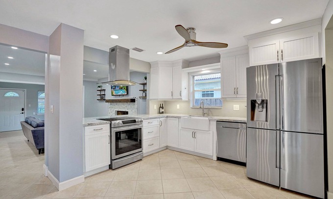 South Lake House | Luxury TROPICAL 3BR Home w/HEATED POOL, Close to Beach