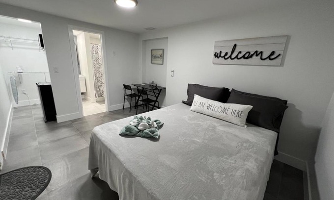 West Little Havana House | LYZ Miami Airport