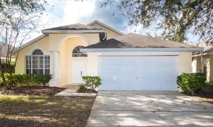 Creekside House | Magical Creekside Villa - Three Bedroom Home