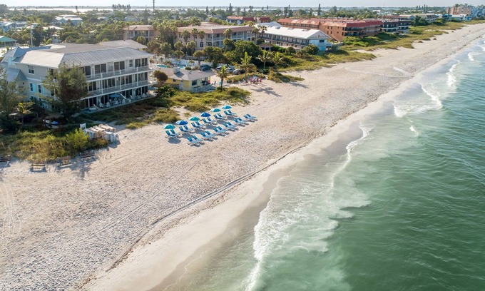 Holmes Beach Condo | Mainsail Beach Inn 2 Bedroom