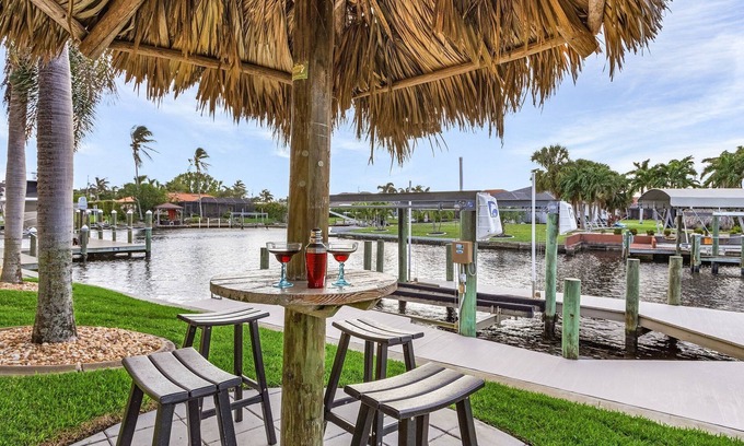 Yacht Club House | Majestic by Yacht Club - 3/2 Luxury Sailboat Access w/Electric Heated Pool/Spa Home by Yacht Club