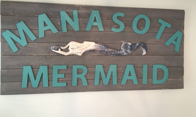 Englewood House | Manasota Mermaid is a beautiful South Florida Villa with Private Outdoor Pool.