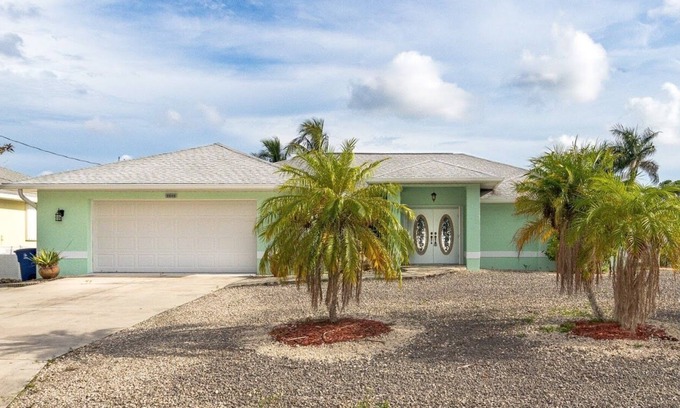 Manatee Bay House | Manatee Bay Serenity Beautifully appointed 3 bedroom 2 bath, waterfront pool home in St. James City, Florida!