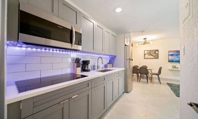 Victoria Park Apartment | Mango Lovers Zen Beach Retreat w/Hot Tub