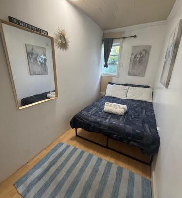 Little Havana Hostel | Mango private room in shared house
