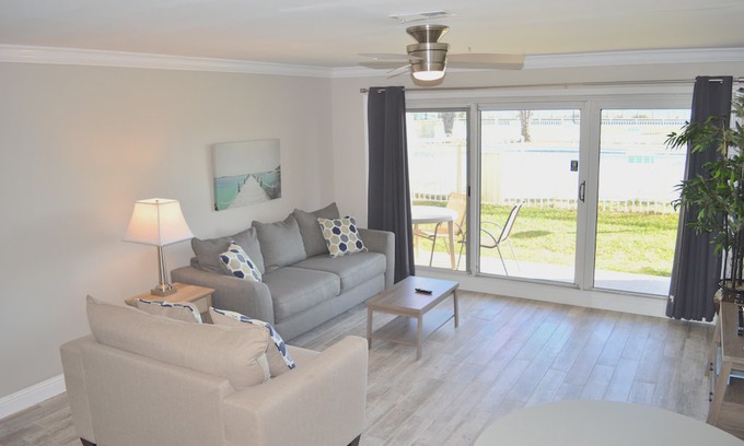Miramar Beach Condo | Maravilla Remodeled Poolside Condo🌞🌞Hallway Bunks😎😎Curved Tv🌴No Pets