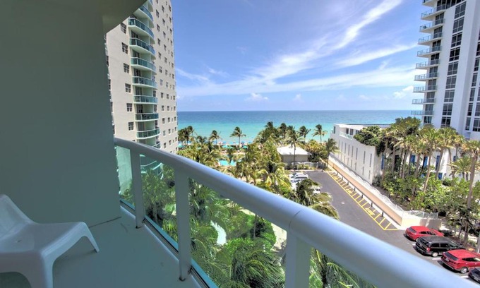Hollywood South Central Beach Apartment | Miami Hollywood 2 Bedroom 2 Bathroom 004-22bmar